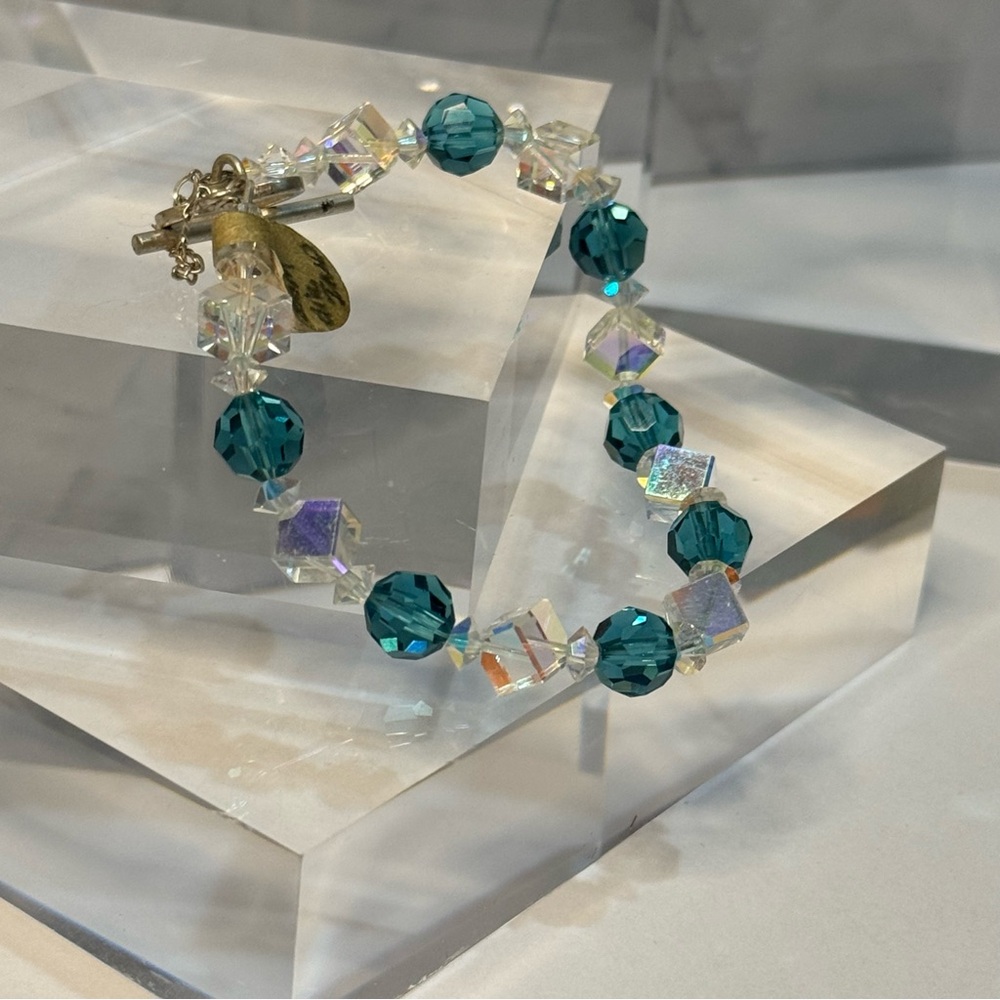 NWT Handmade Bracelet With Swarovski Crystals Toggle Clasp (Indicolite AB)